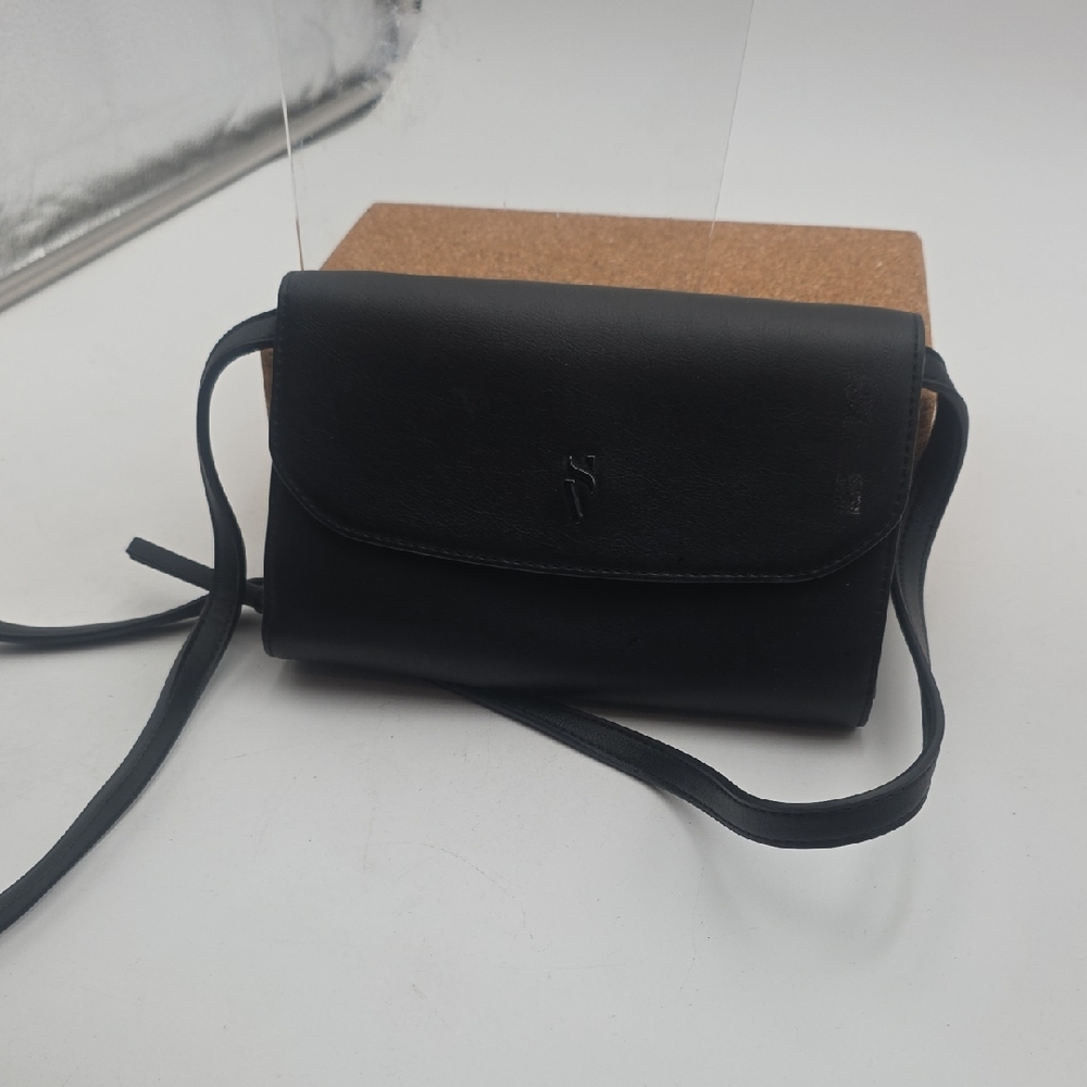 Elegant Black Leather Crossbody Bag By Somply Vera Vera Wang